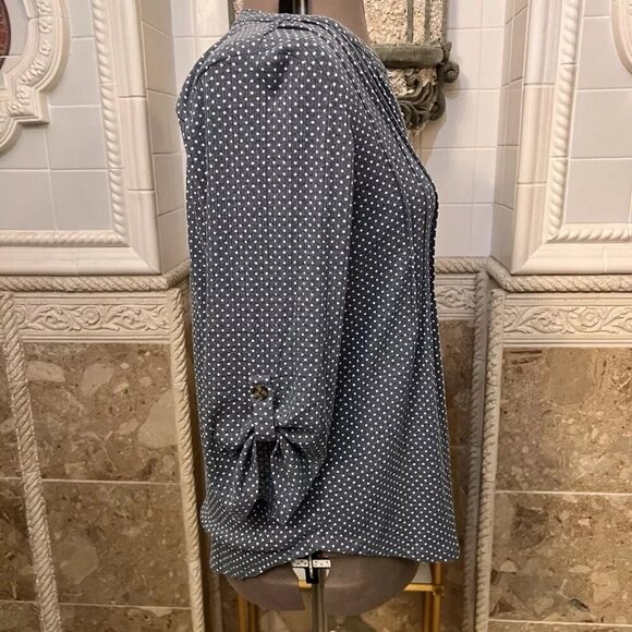 Fred David. Size L. Stretch. Pintucks. Button Placket. Gray/blue. Top. B112 - Picture 4 of 7